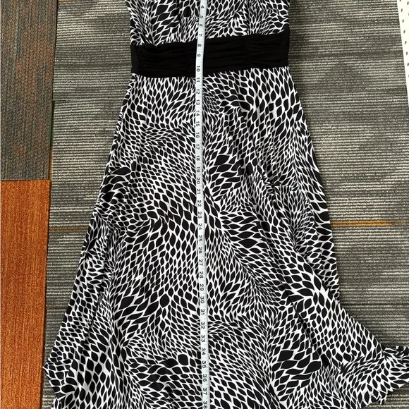 Dress-Barn Black and White Sleeveless Patterned Maxi Dress Size 8 - Picture 7 of 9